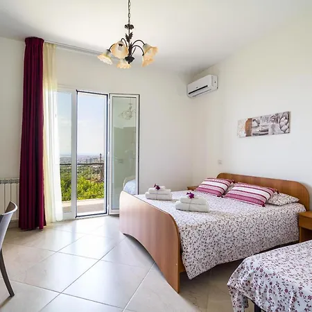 Antonio 3* Aci Castello